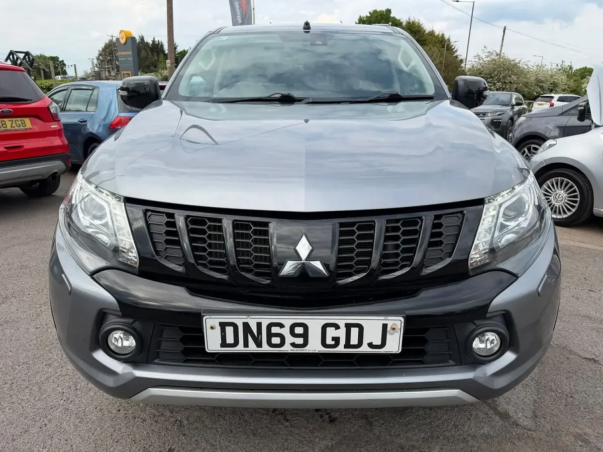 Used Mitsubishi L200 181 HP (133 kW) 2019 Grey Pickup