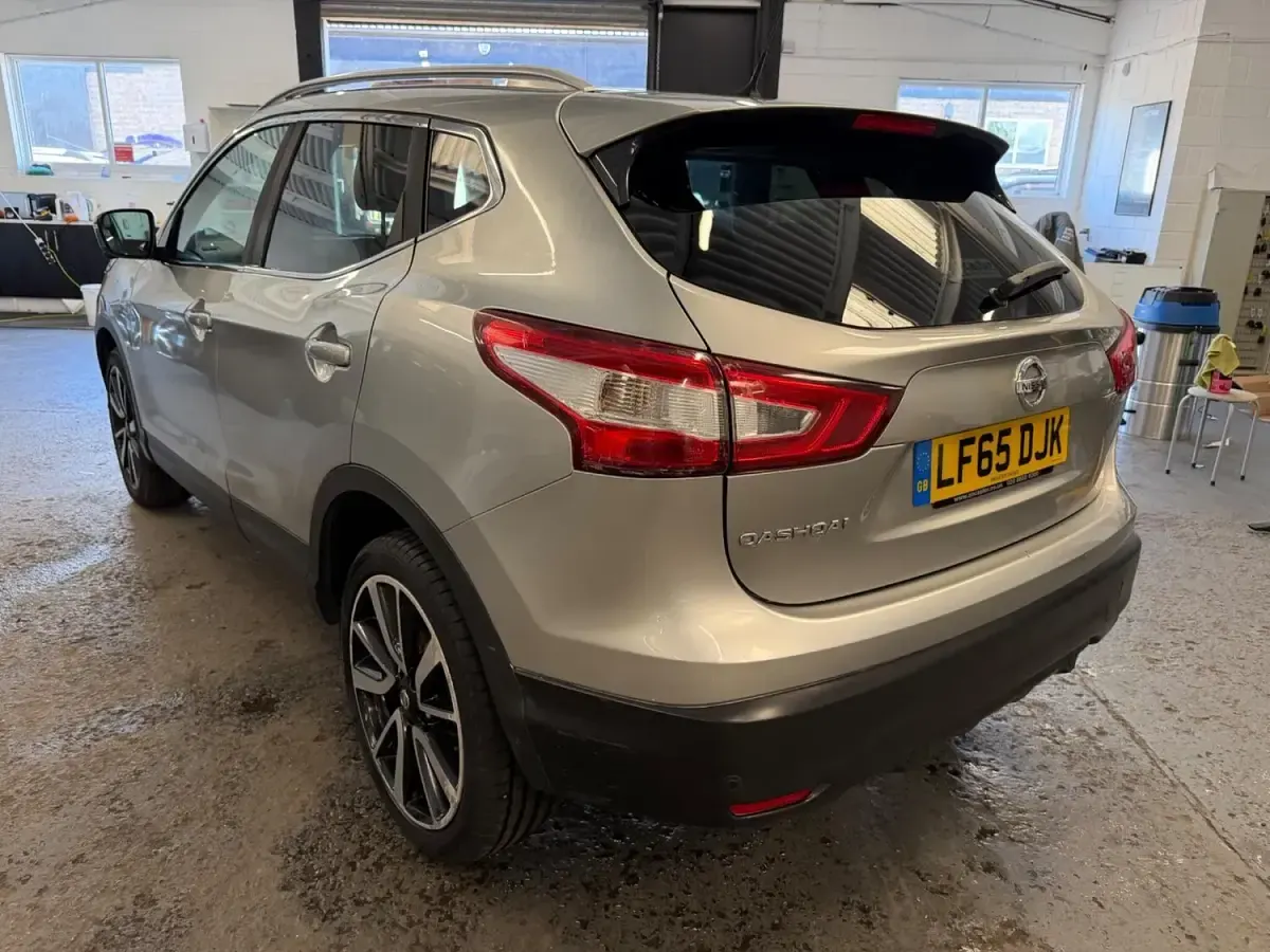 Used Nissan Qashqai Tekna 115 HP (84 kW) 2015 Silver SUV