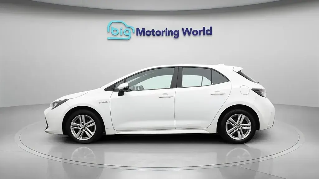 Begagnad Toyota Corolla 122 HK (89 kW) 2020 Vit Halvkombi