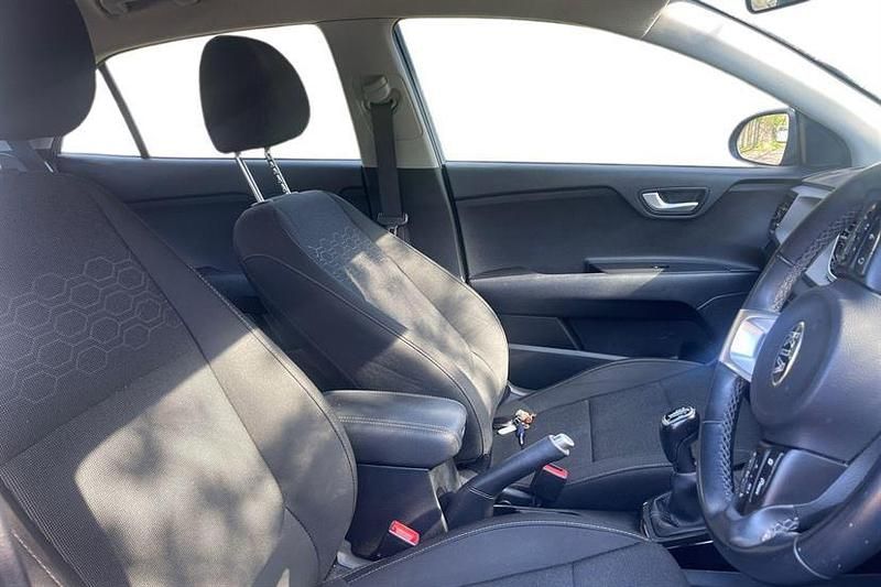 Used Kia Rio 99 HP (72 kW) 2019 Blue Hatchback