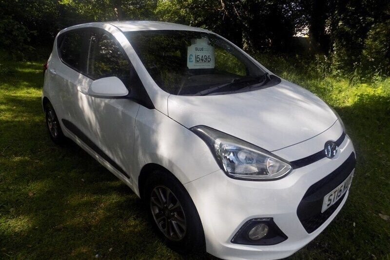 White Used 2015 Hyundai i10 Premium Hatchback | £5,496 (Fair price) - Image 1/1