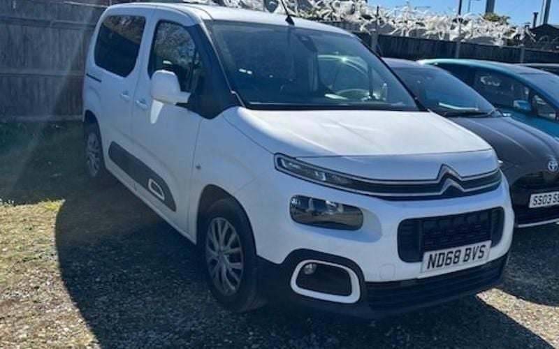 Second-hand Citroën Berlingo Feel 131 CP (96 kW) 2023 Monovolum