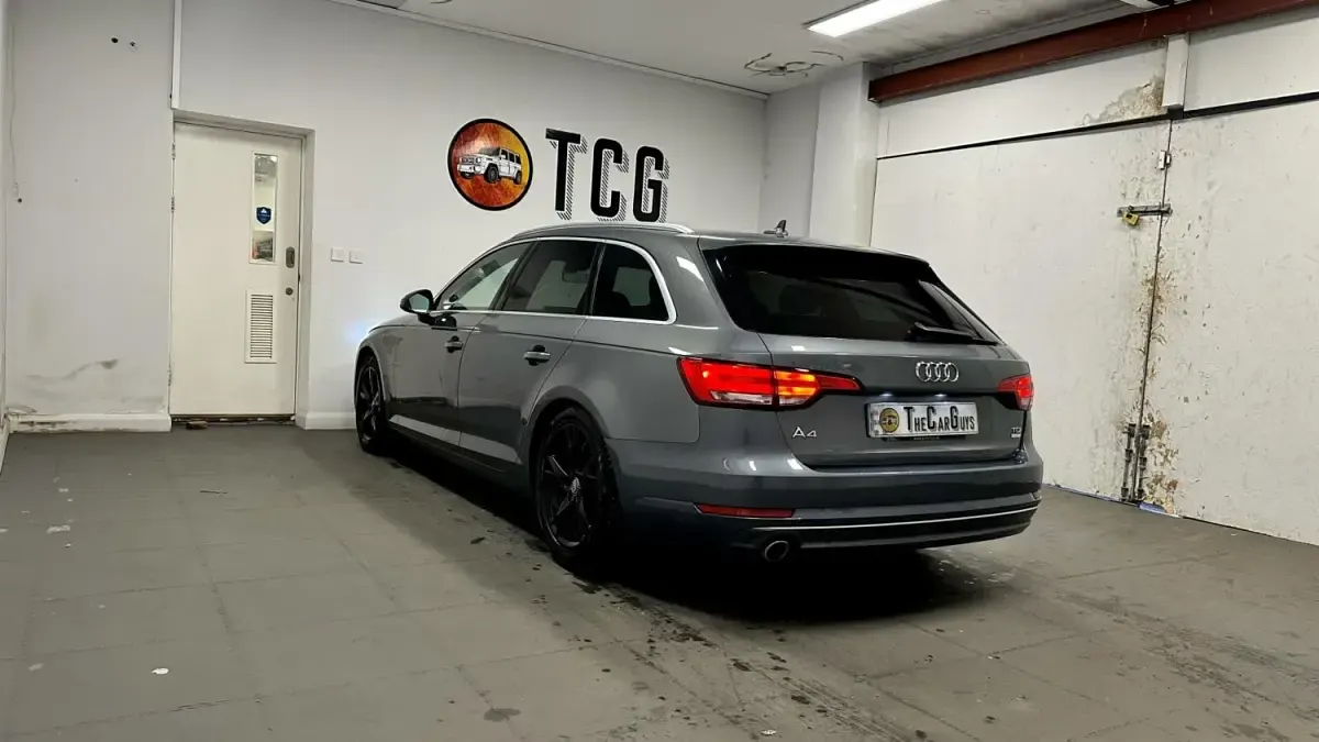 Usado Audi A4 Sport 150 HP (110 kW) 2018 Cinzento Carrinha