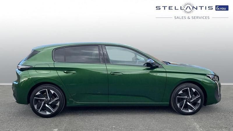 Used Peugeot 308 Allure 129 HP (94 kW) 2024 Green Hatchback