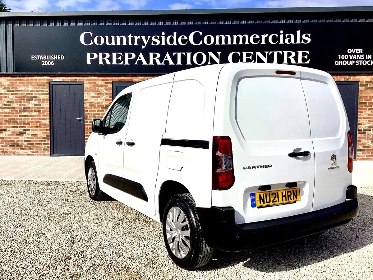 Used Peugeot Partner 100 HP (73 kW) 2021 White MPV