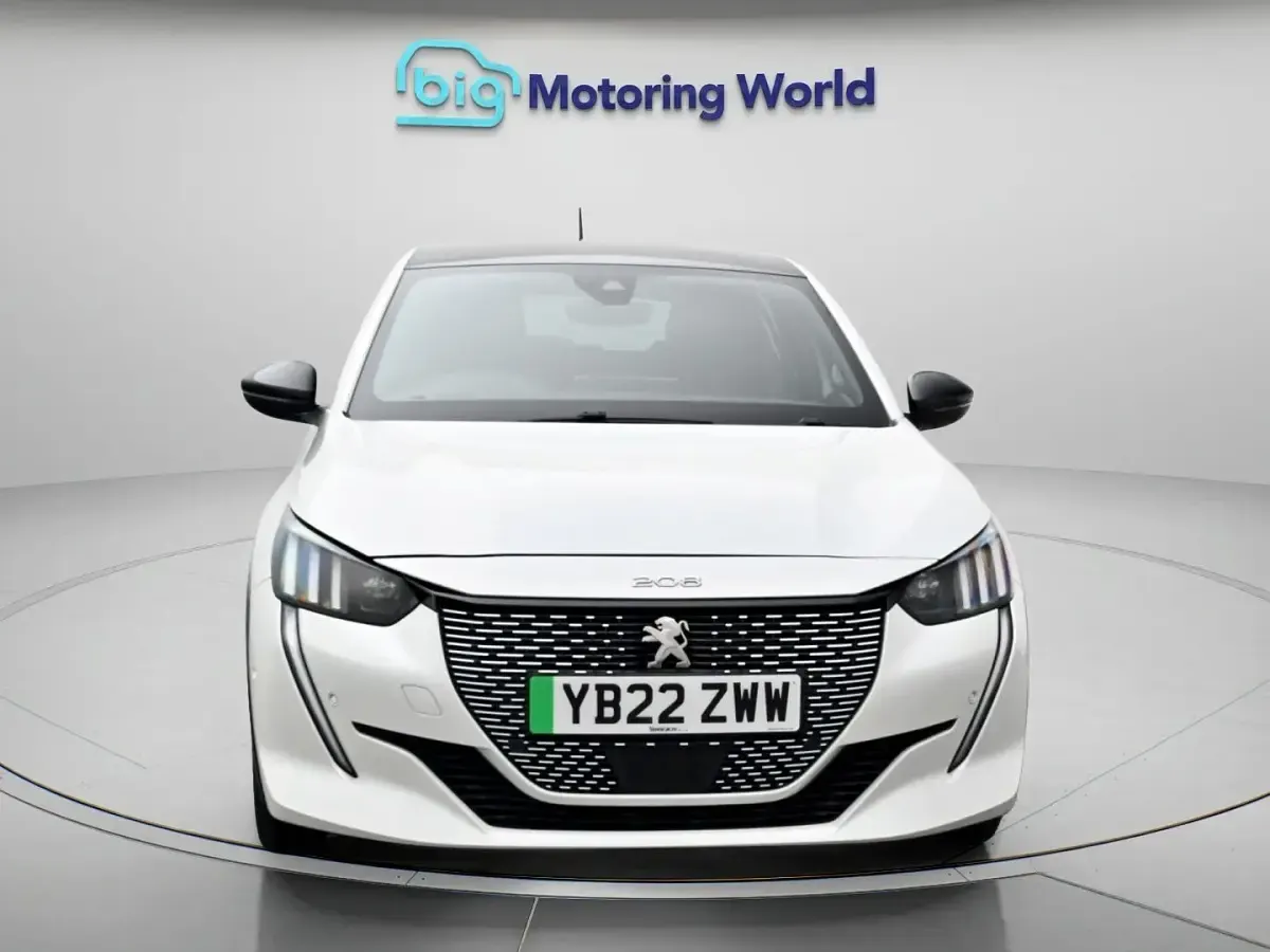 Used Peugeot e-208 Premium 100 kW (136 HP) 2022 White Hatchback