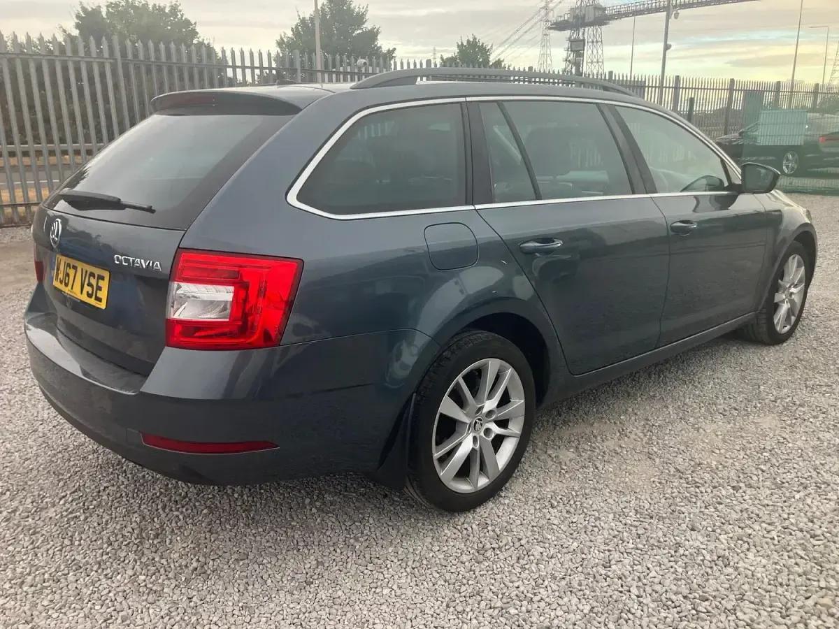 Used Skoda Octavia SE L 147 HP (108 kW) 2017 Grey Estate