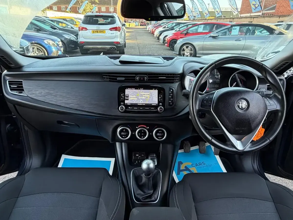 Used Alfa Romeo Giulietta 120 HP (88 kW) 2016 Grey Hatchback