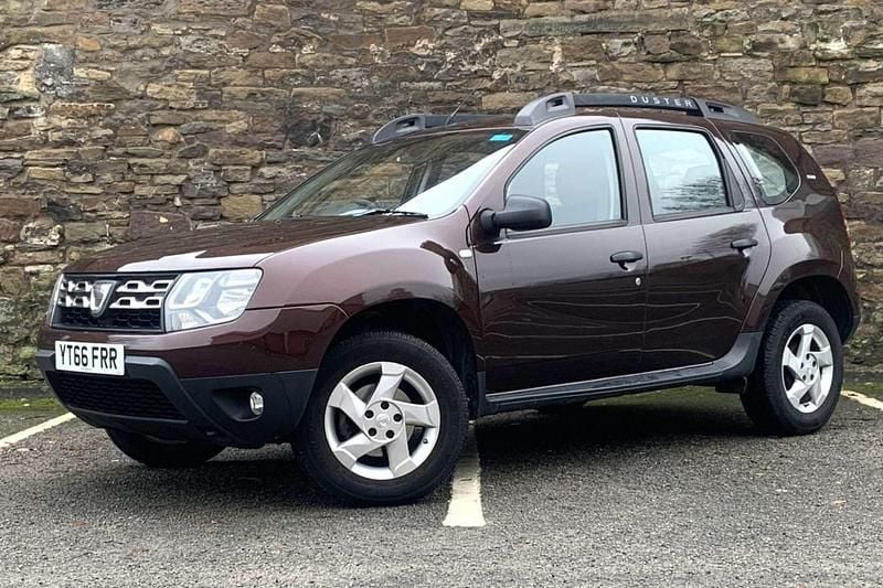 Brown Used 2016 Dacia Duster Ambiance Hatchback | £4,985 (Super price) - Image 1/2