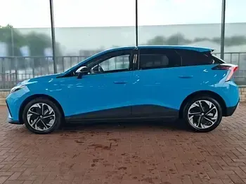 Used MG MG4 EV Trophy 149 kW (203 HP) 2023 Blue Hatchback