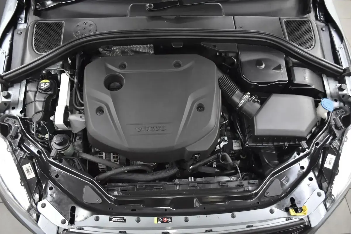 Used Volvo XC60 R-Design 190 HP (139 kW) 2016 Grey SUV