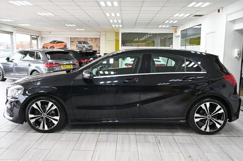 Used Mercedes A160 Executive 102 HP (75 kW) 2018 Black Hatchback