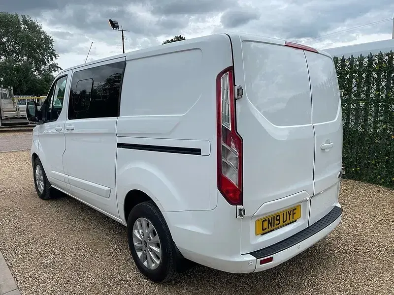 Used Ford Transit Custom Limited 170 HP (125 kW) 2019 White Van