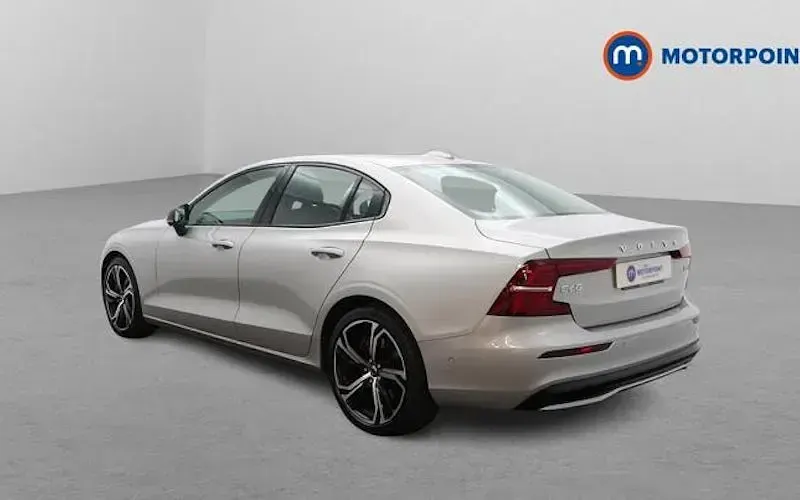 Begagnad Volvo S60 Plus 250 HK (183 kW) 2023 Silver Sedan