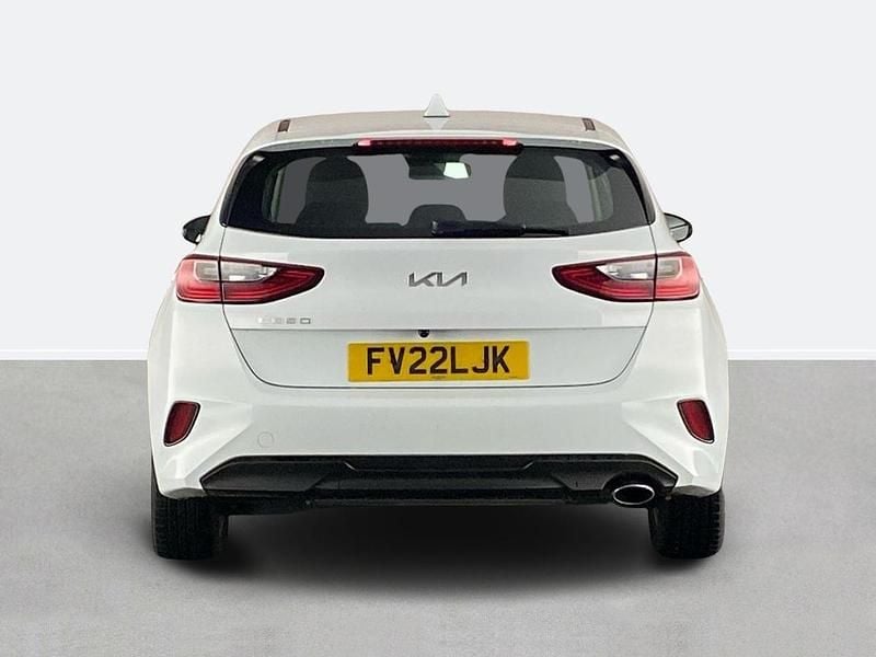 Used Kia Ceed 2022 White Hatchback