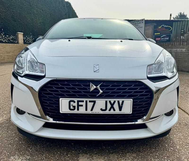 Used DS Automobiles DS3 Elegance 82 HP (60 kW) 2017 White (a) Hatchback