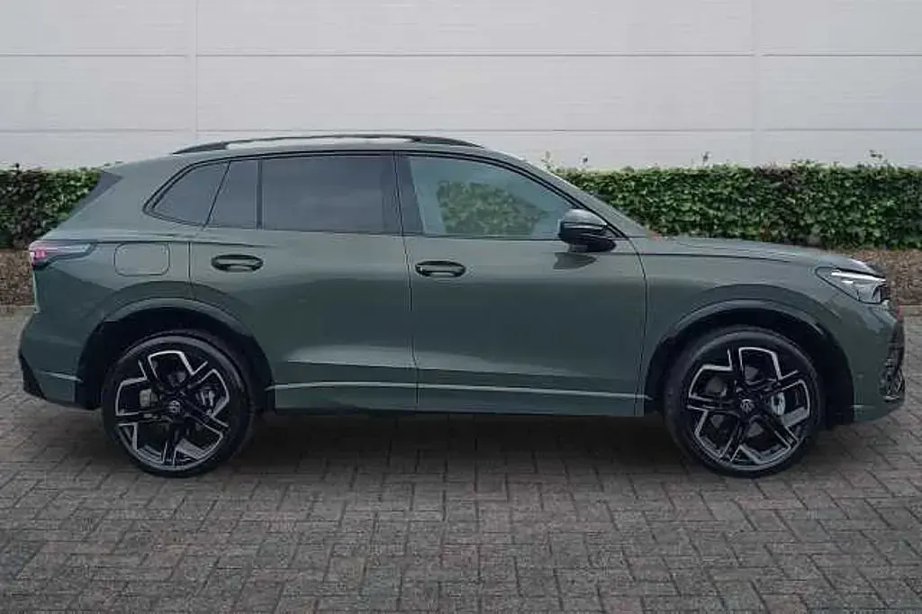 Used VW Tiguan R-line 272 HP (200 kW) 2026 Cipressinogreen metallic SUV