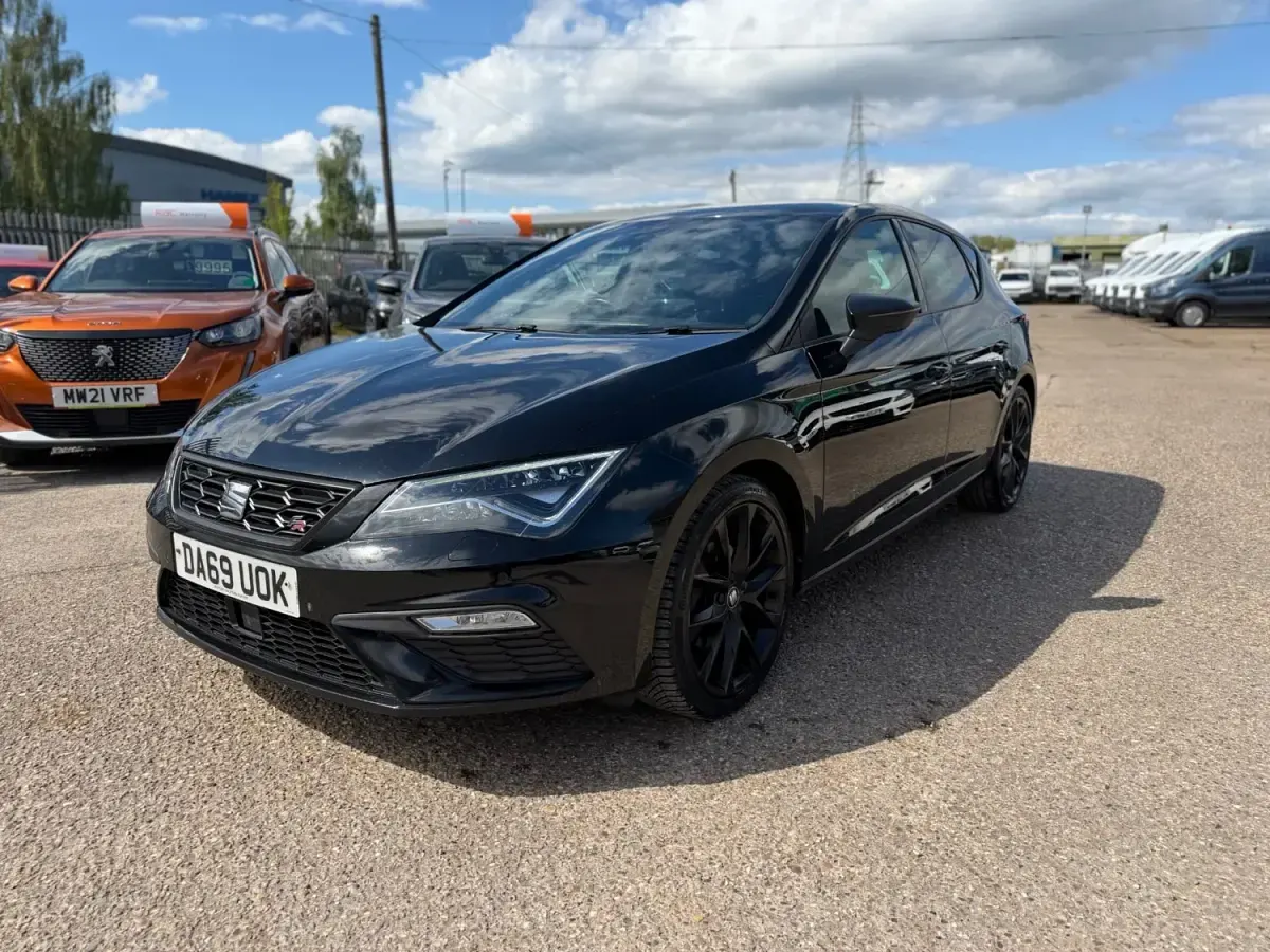 Begagnad Seat Leon Black Edition 150 HK (110 kW) 2020 Svart Halvkombi