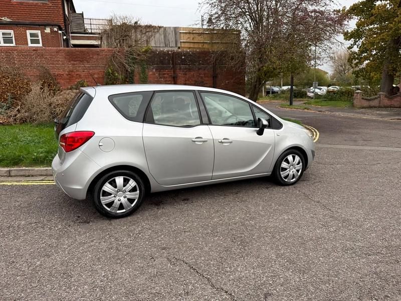 Used Vauxhall Meriva 100 HP (73 kW) 2012 Silver MPV