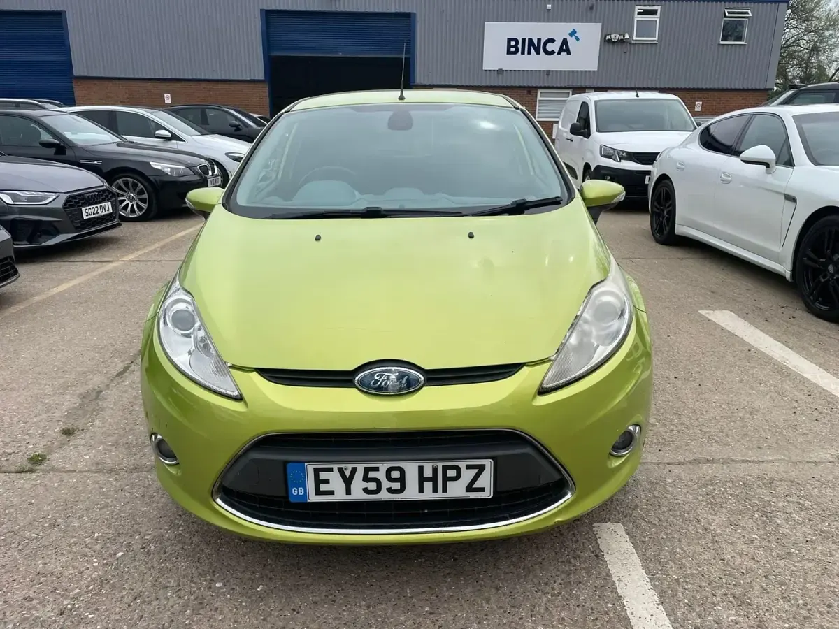 Begagnad Ford Fiesta Titanium 94 HK (69 kW) 2009 Grön Halvkombi