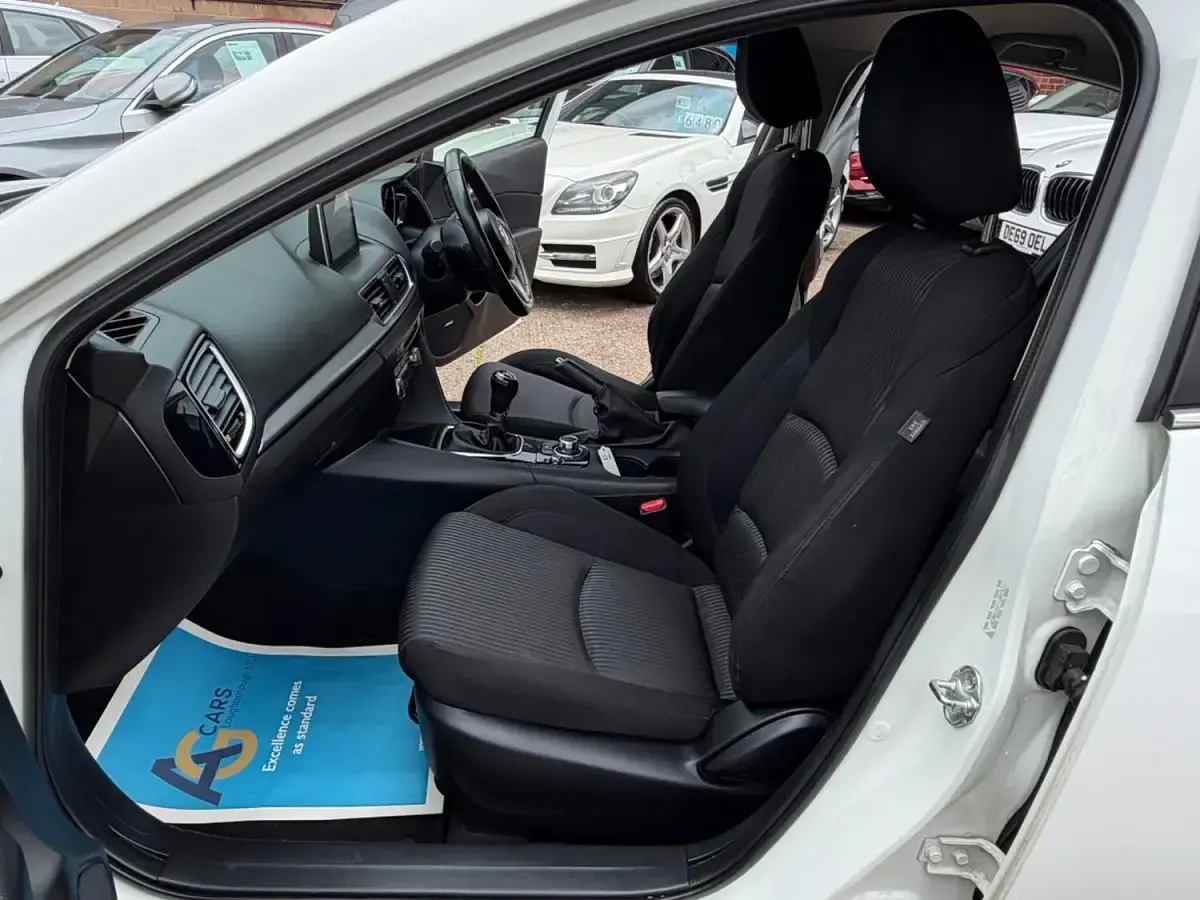 Used Mazda 3 Inclusive 121 HP (88 kW) 2015 White Sedan