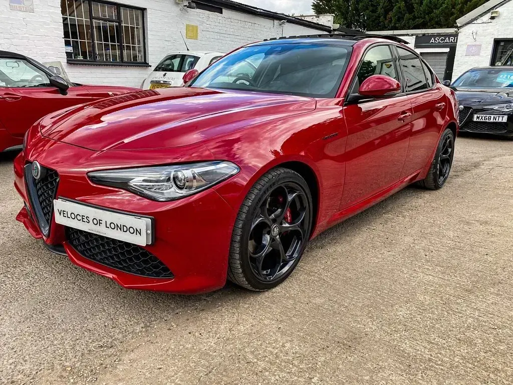 Used Alfa Romeo Giulia Veloce 277 HP (203 kW) 2018 Red Sedan