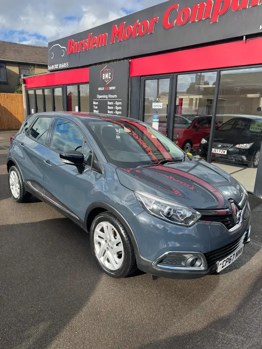 Used Renault Captur Dynamique 90 HP (66 kW) 2017 Blue SUV