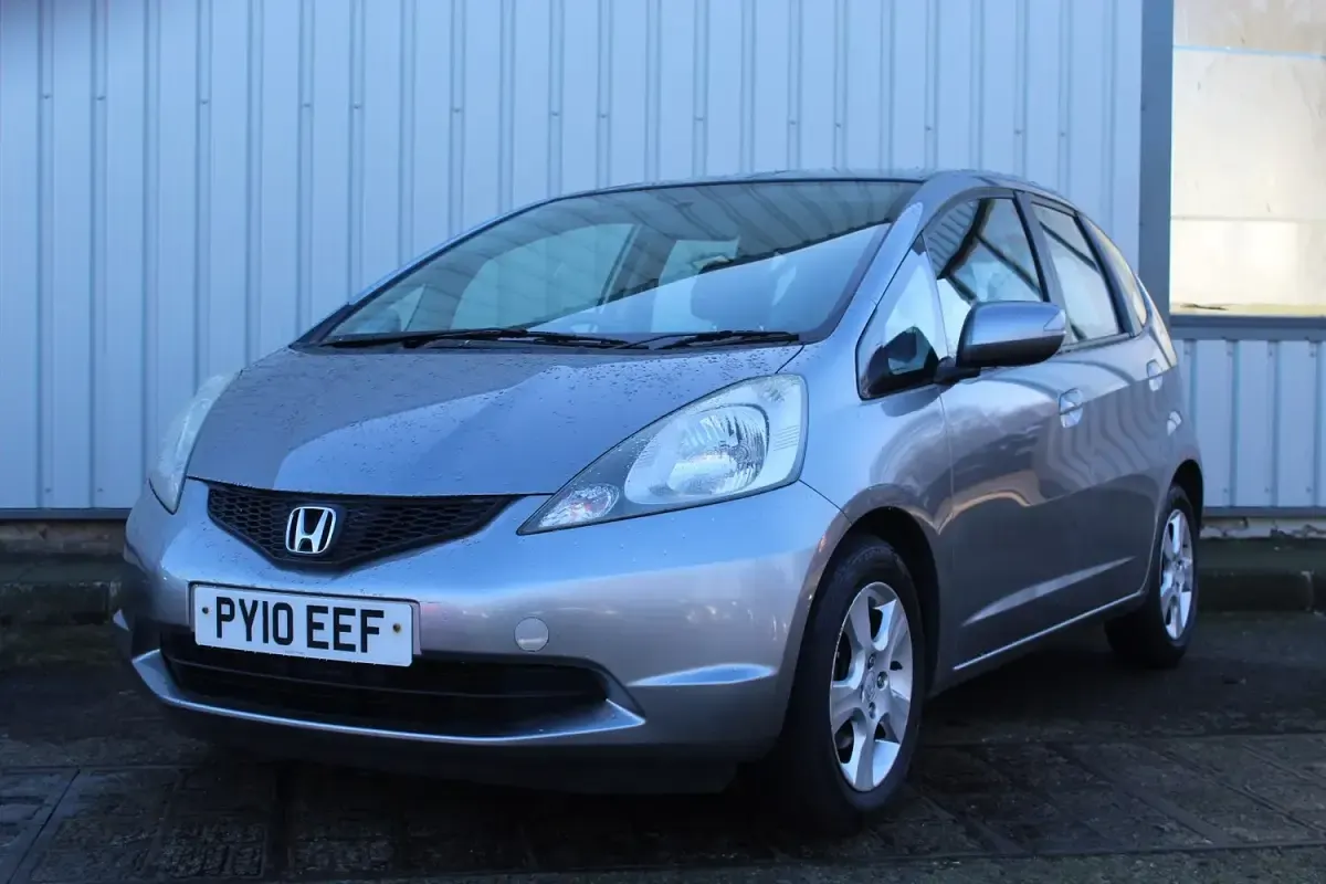 Used Honda Jazz ES 100 HP (73 kW) 2010 Silver Hatchback