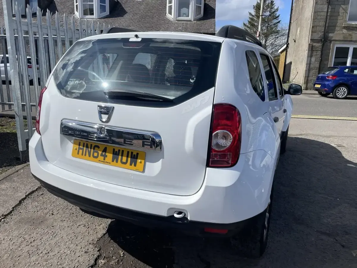 Begagnad Dacia Duster Ambiance 110 HK (80 kW) 2014 Vit SUV