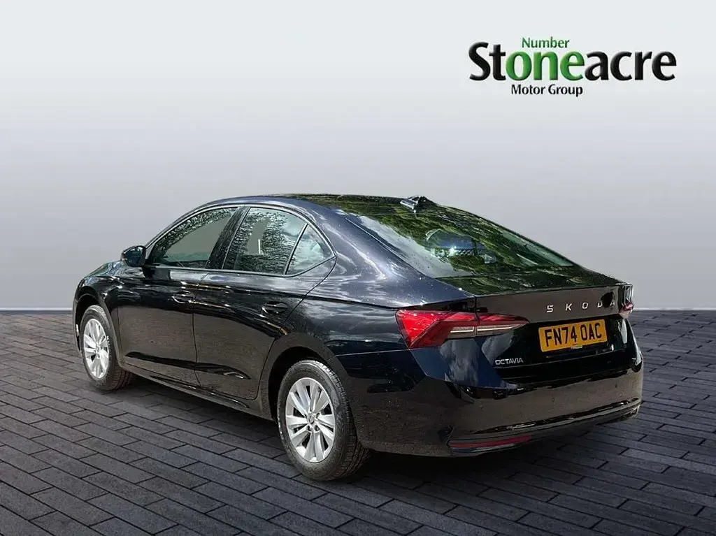 Begagnad Skoda Octavia SE Technology 113 HK (83 kW) 2024 Svart Halvkombi