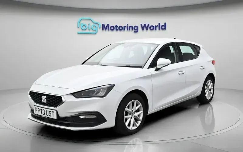 Used Seat Leon SE 110 HP (80 kW) 2023 White Hatchback
