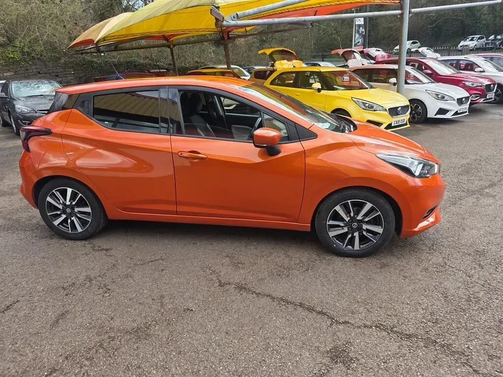 Usado Nissan Micra N-Connecta 90 HP (66 kW) 2017 Laranja Citadino
