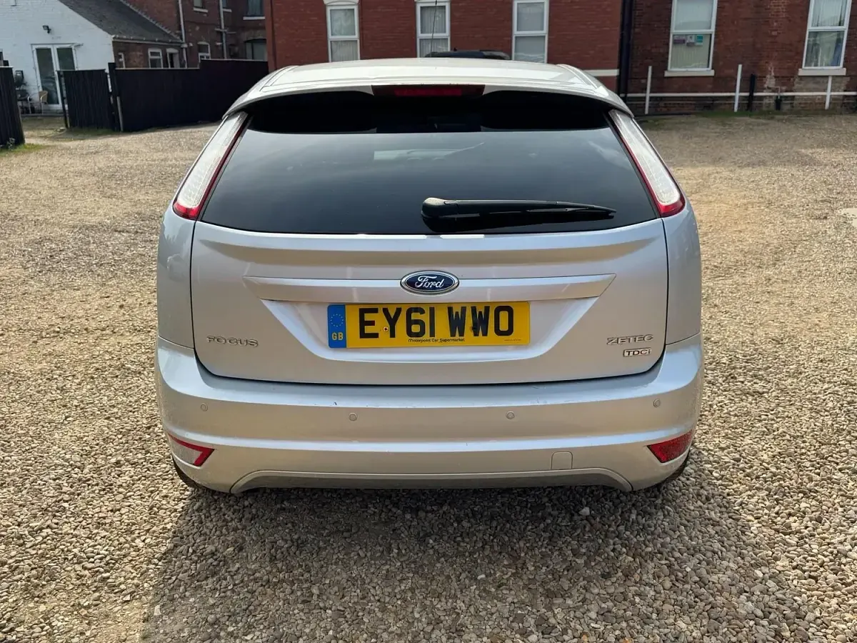 Used Ford Focus Zetec 110 HP (80 kW) 2011 Silver Hatchback