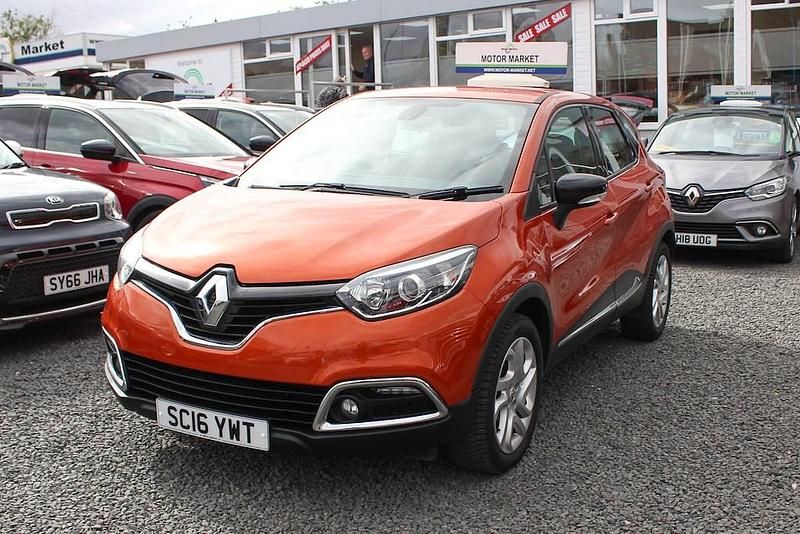 Used Renault Captur Dynamique 90 HP (66 kW) 2016 Orange SUV