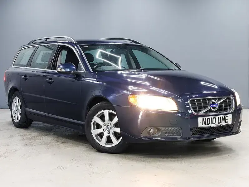 Used Volvo V70 2010 Blue Estate