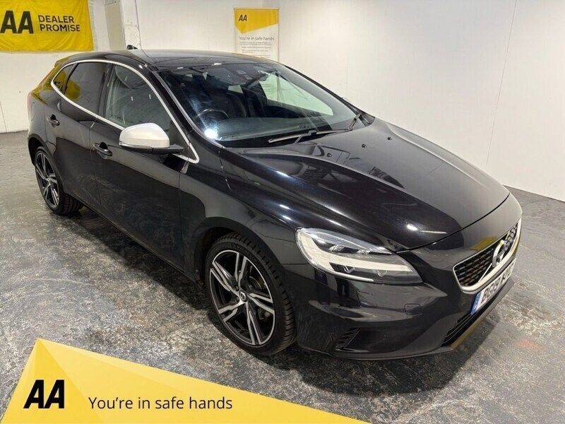Black Used 2019 Volvo V40 R-Design Estate | £10,500 (Fair price) - Image 1/3