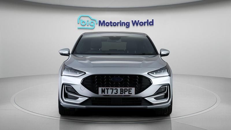 Used Ford Focus ST-Line X 155 HP (114 kW) 2023 Silver Hatchback