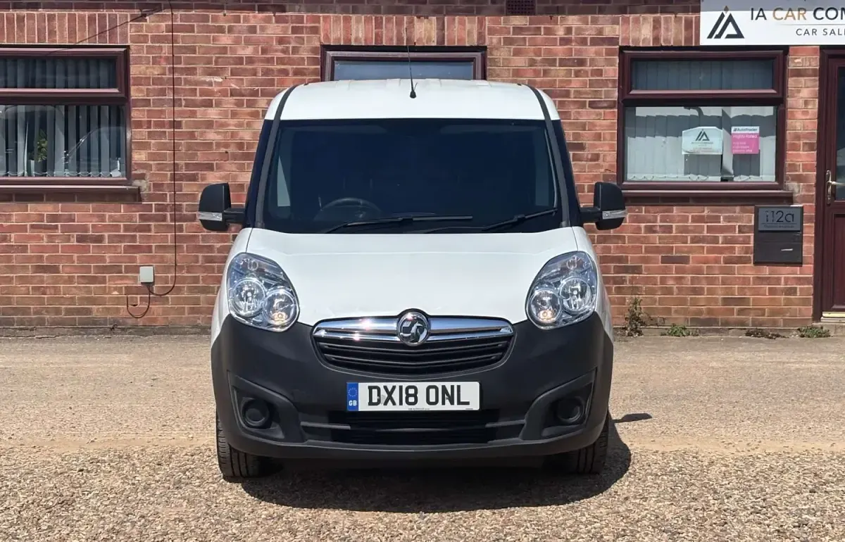Used Vauxhall Combo 95 HP (69 kW) 2018 White MPV
