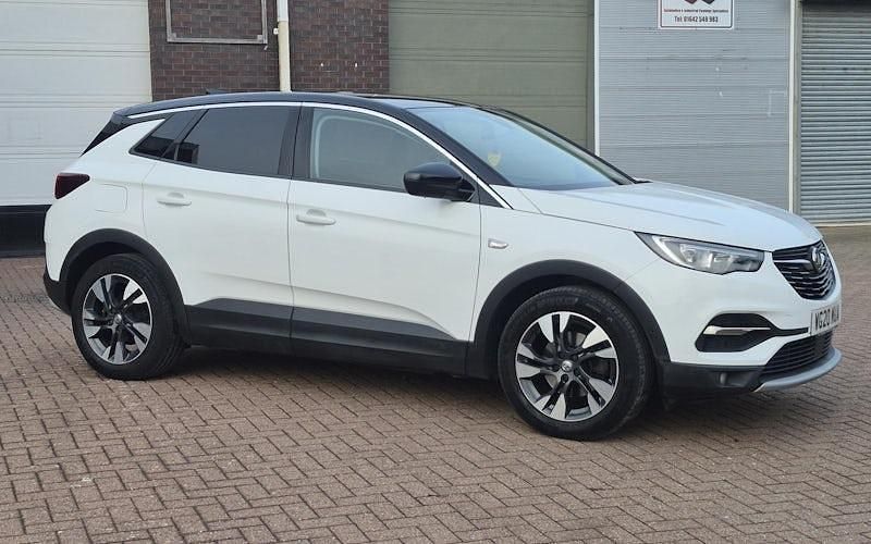 Used Vauxhall Grandland X SRi 131 HP (96 kW) 2020 White SUV