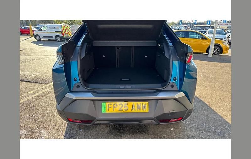 Used Peugeot e-3008 Allure 156 kW (213 HP) 2025 Blue SUV