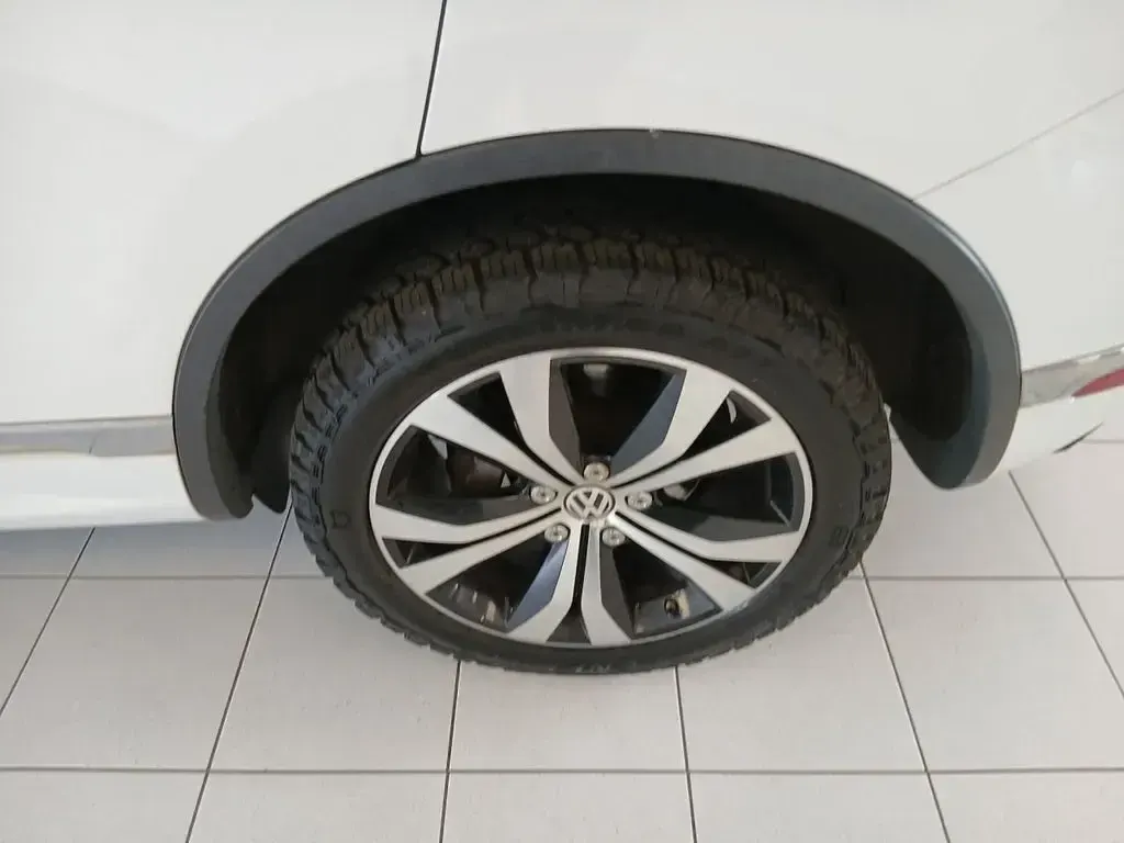 Używany VW Touareg R-line 2015 Biały SUV