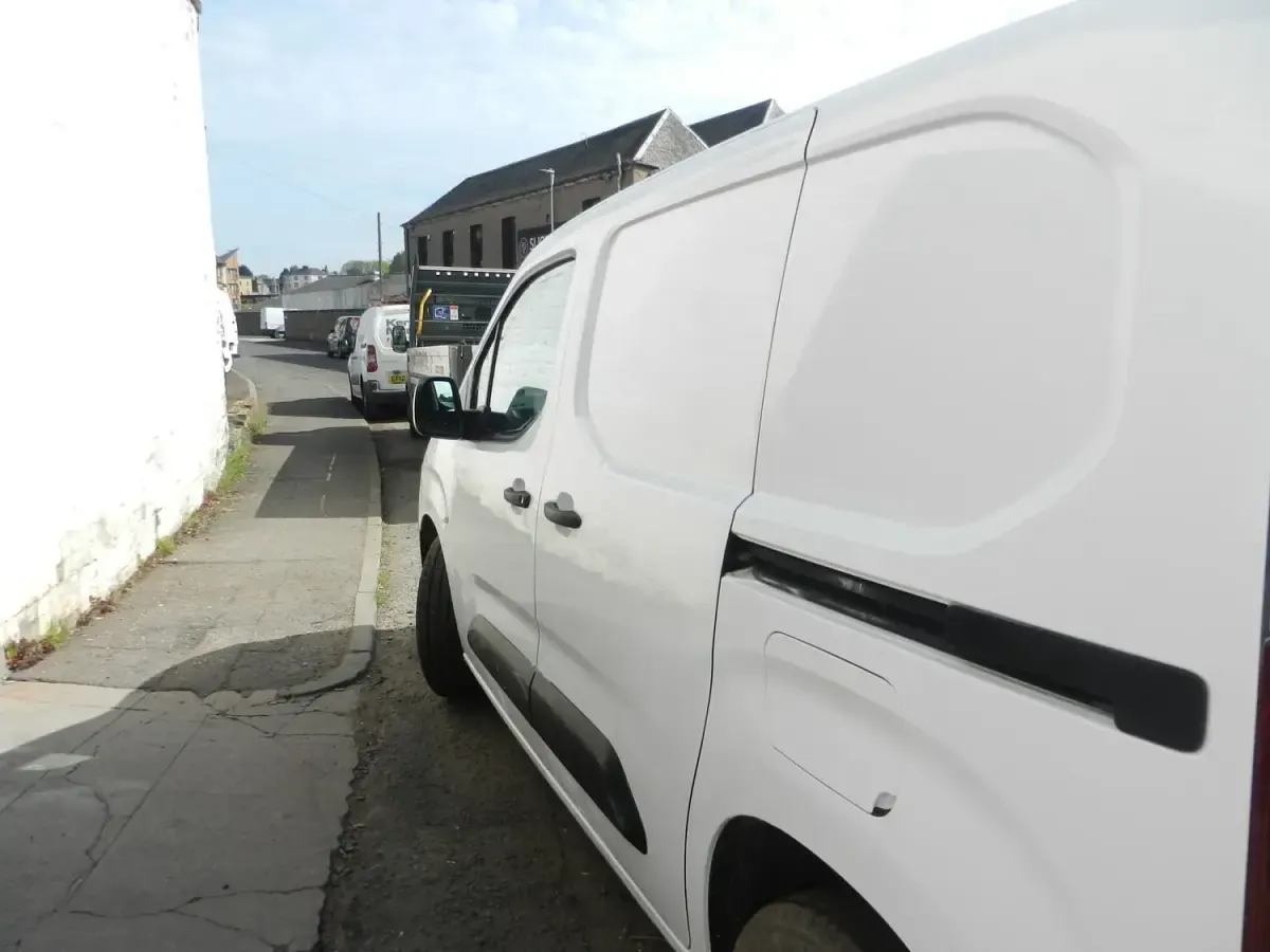 Used Citroën Berlingo Start 75 HP (55 kW) 2021 White MPV