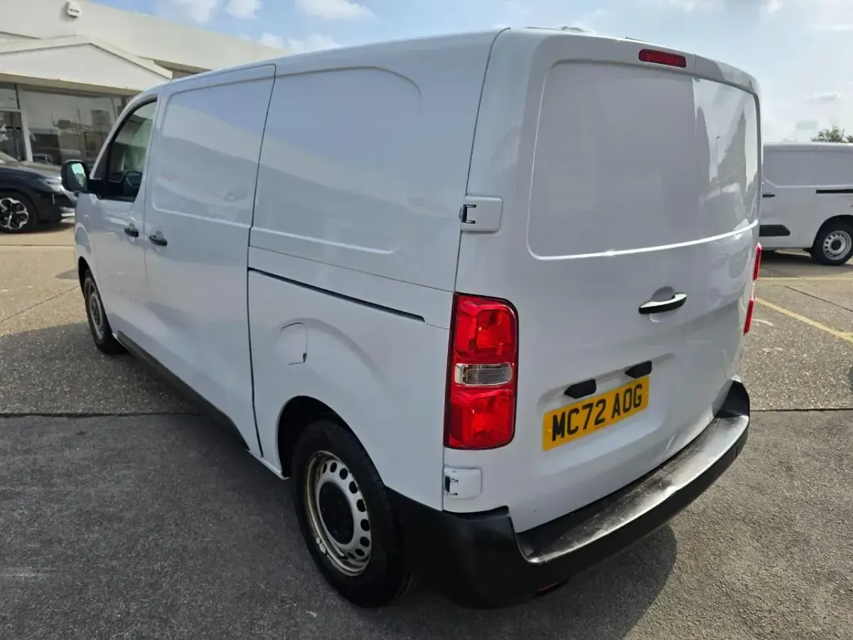 Used Peugeot Expert Premium 102 HP (75 kW) 2023 White Van