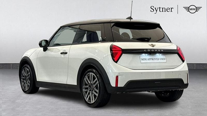 Used Mini Cooper Hatch 113 kW (154 HP) 2025 White Hatchback