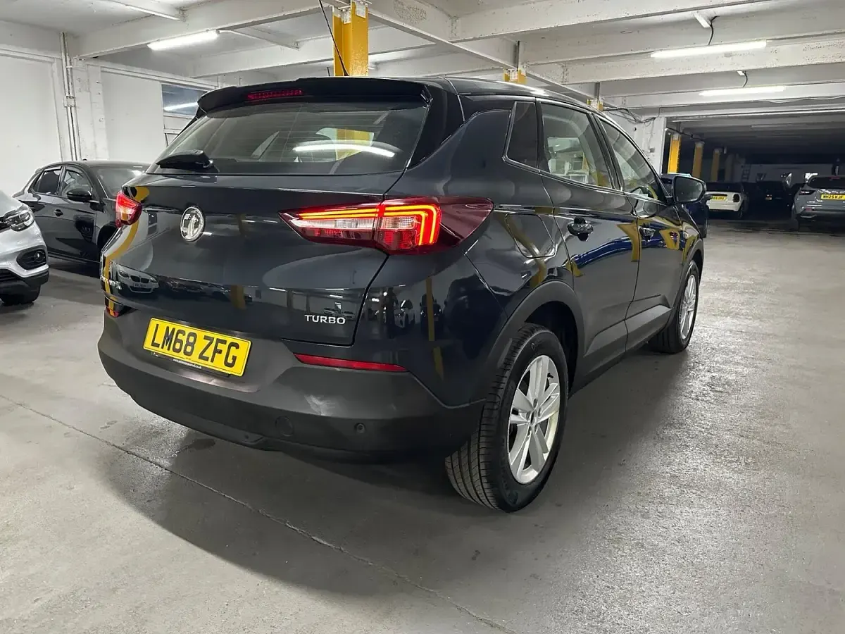 Used Vauxhall Grandland X S 130 HP (95 kW) 2018 Grey SUV