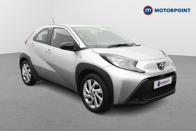Used Toyota Aygo X PURE 72 HP (52 kW) 2023 Silver SUV
