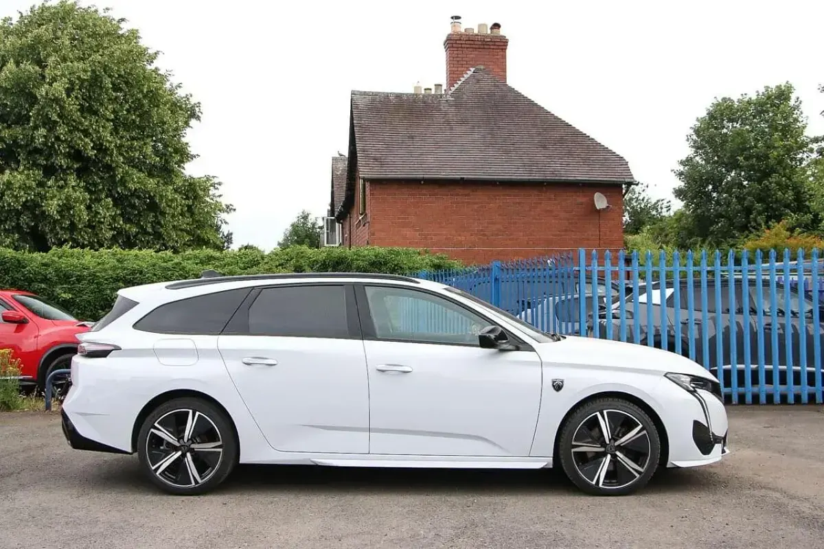 Used Peugeot 308 SW GT 134 HP (98 kW) 2025 White Estate