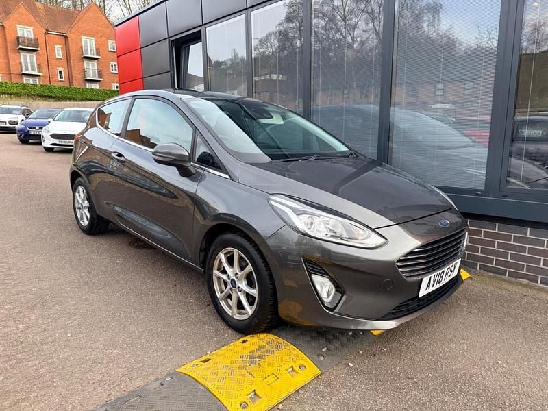 Used Ford Fiesta Zetec 70 HP (51 kW) 2018 Grey Hatchback
