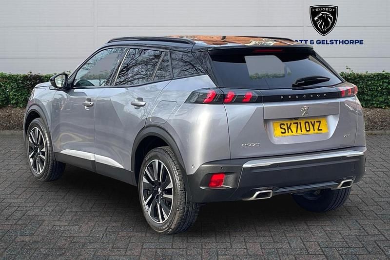 Usado Peugeot 2008 Premium 129 CV (94 kW) 2021 Gris SUV