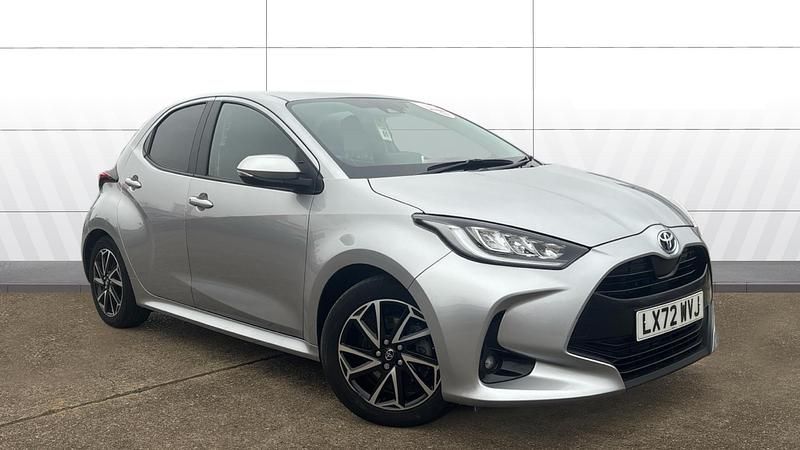 Used Toyota Yaris Hybrid Design 116 HP (85 kW) 2022 Silver Hatchback